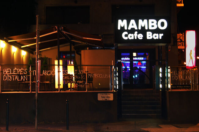 Mambo Cafe Bar sztriptízbár és legénybúcsú helyszin bejárata